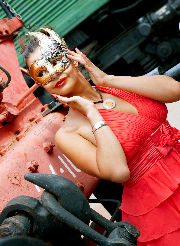 Karina, old time trains <a href='https://www.romantikov.info/?p=albums&set=karina_rzhd_1&image=10002285046'>⛶</a>