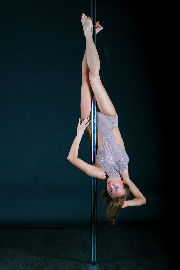 Olga, incredible pole <a href='https://www.romantikov.info/?p=albums&set=olga_vy_studio_1&image=13941397998'>☰</a>