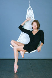 Olga, grace on a chair <a href='https://www.romantikov.info/?p=albums&set=olga_vy_studio_1&image=14177724616'>⛶</a>