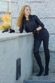Marta Kulakova, gun play <a href='/?p=albums&gallery=legs&image=14477062663'>☰</a>