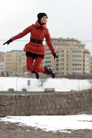 Asya, red is perfect for cold winter <a href='https://www.romantikov.info/?p=albums&set=asya_nab&image=18502664405'>⛶</a>