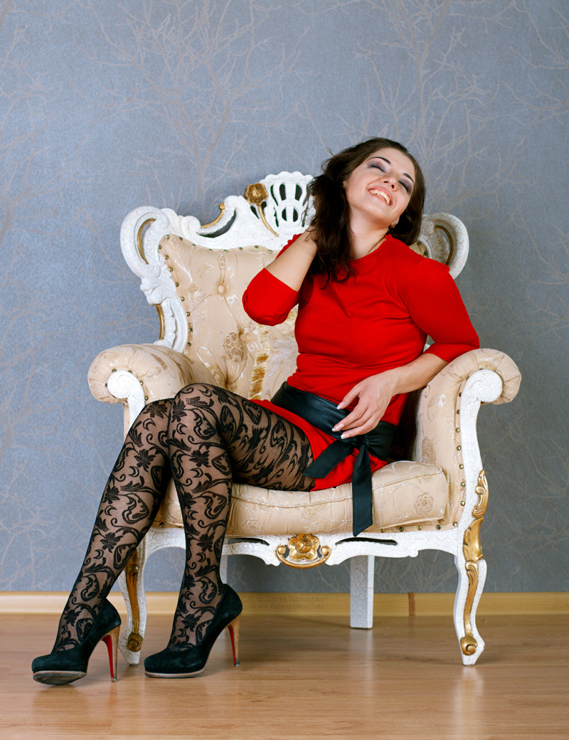 Sonrisa Del-Mar, red and tights