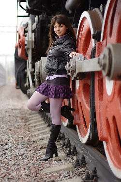 FotoRomantika: Maryana Chikalina and USSR steam engines <a href='https://www.romantikov.info/?p=albums&set=maryana_rzhd_1&image=4210008321'>⛶</a>