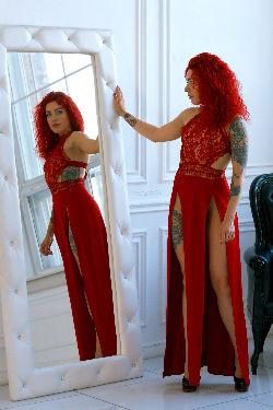 Toma, never know how you see red <a href='/?p=albums&gallery=studio&image=49139899793'>⛶</a>