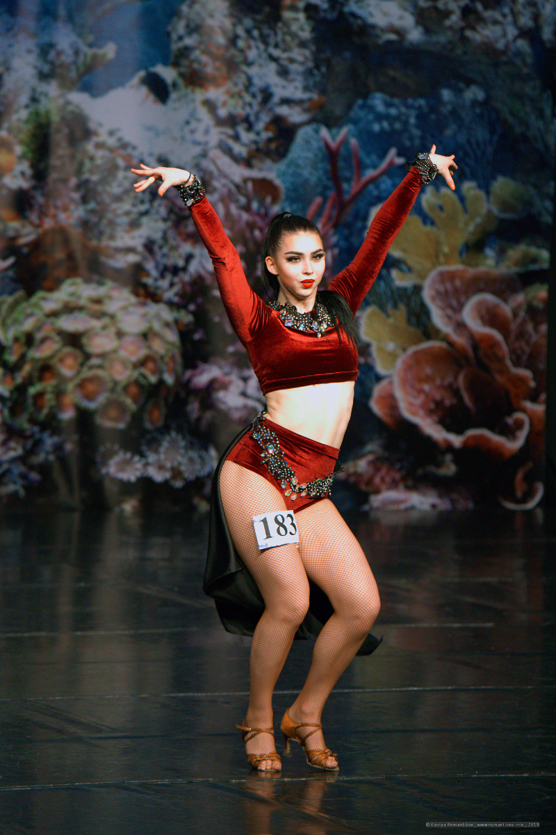 XVI WDO: Latina solo style dance