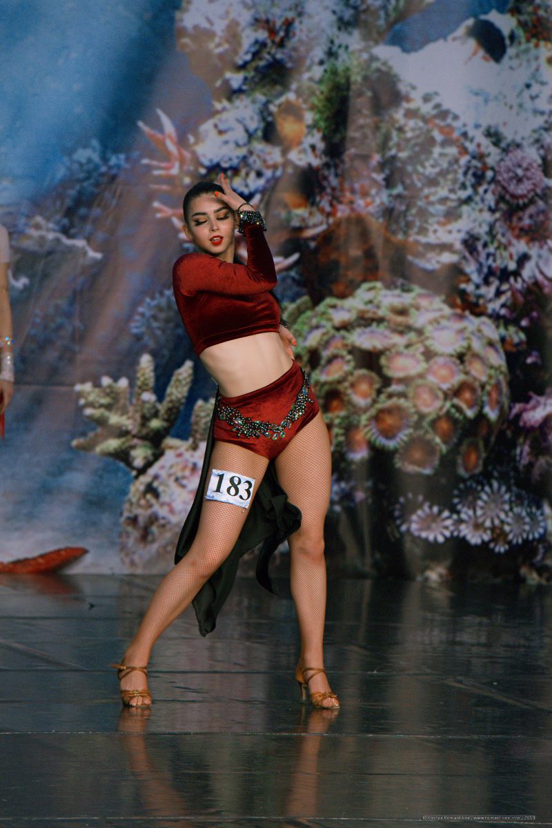 XVI WDO: Latina solo style dance