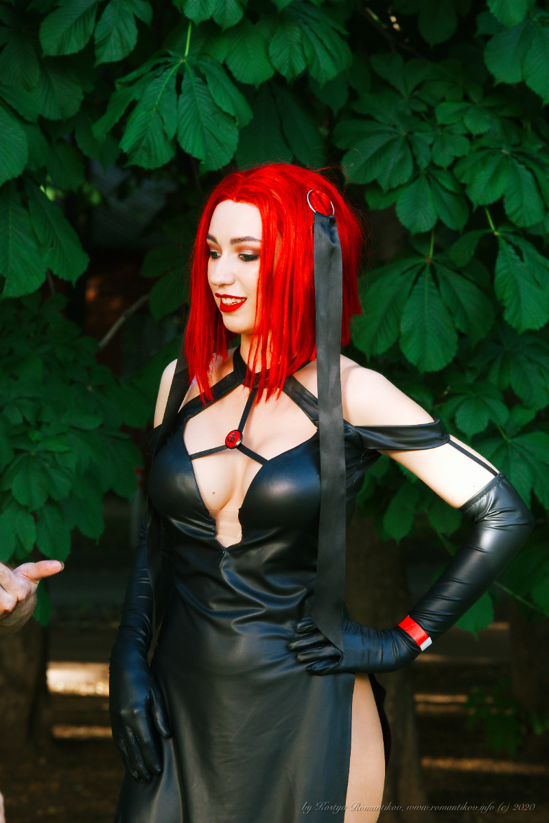 Rayne from BloodRayne 2 cosplay