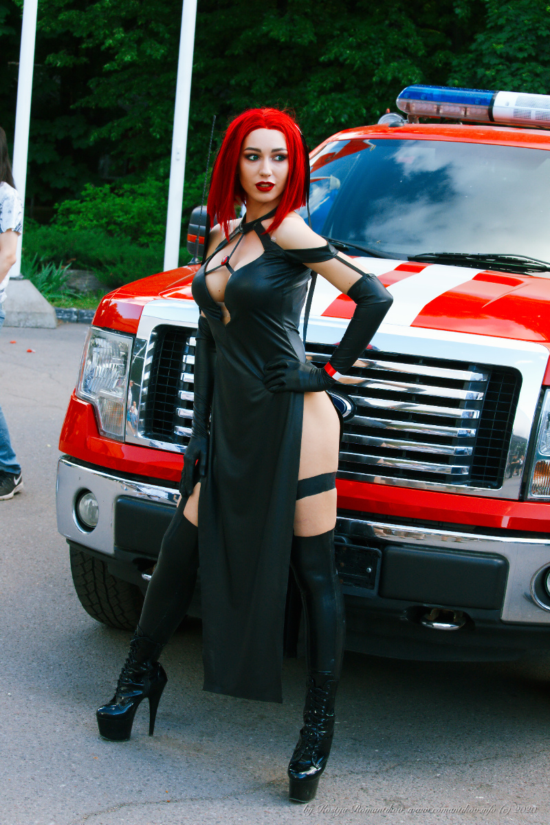 Rayne from BloodRayne 2 cosplay