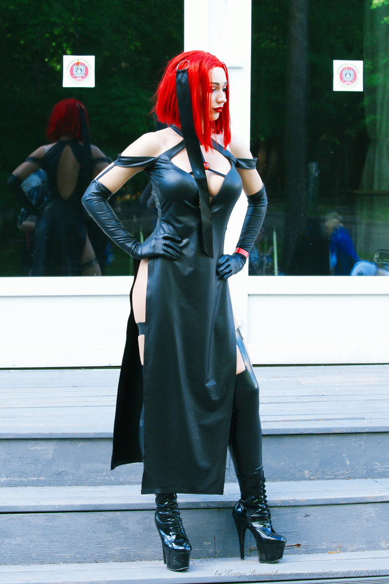 Rayne from BloodRayne 2 cosplay