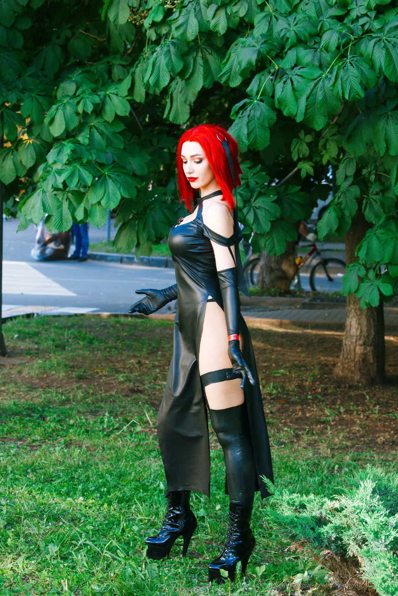 Rayne from BloodRayne 2 cosplay