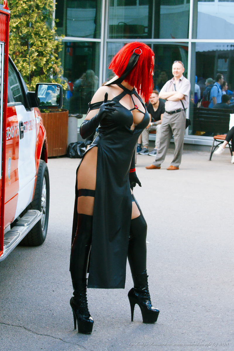 Rayne from BloodRayne 2 cosplay