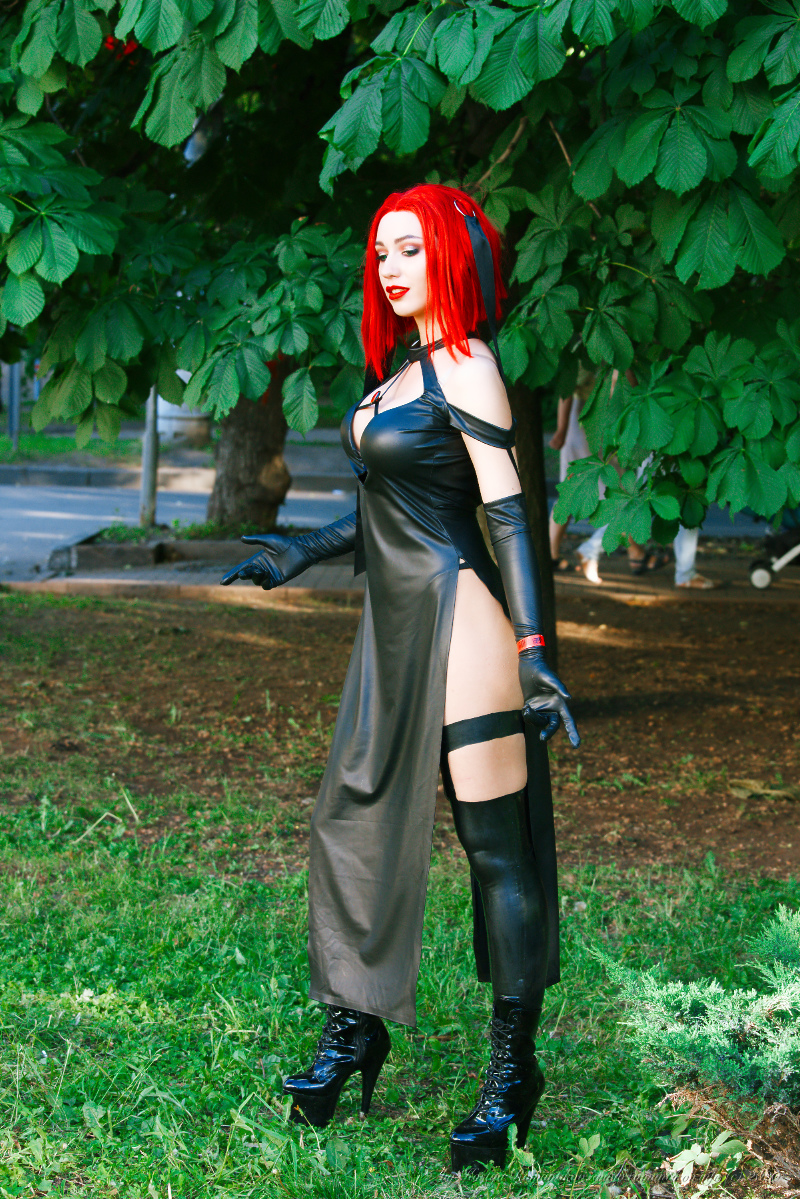 Rayne from BloodRayne 2 cosplay