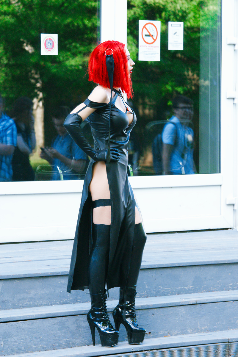 Rayne from BloodRayne 2 cosplay