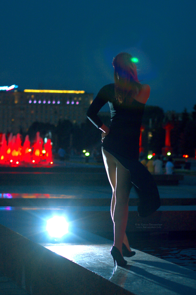 Moscow night fountain dancer