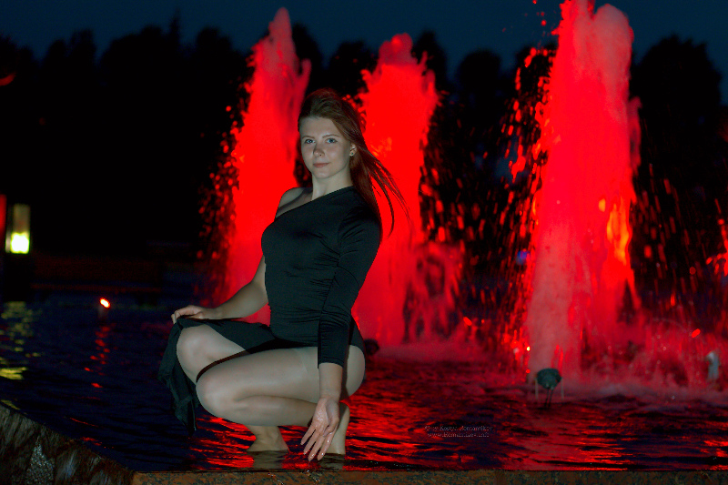 Moscow night fountain dancer