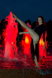 Moscow night fountain dancer <a href='https://www.romantikov.info/?p=albums&set=nata_poklonka&image=50981296956'>⛶</a>