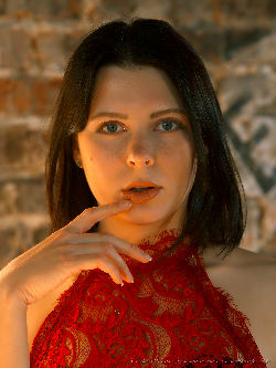 Natasha, seduce yourself first <a href='/?p=albums&gallery=studio&image=51291675880'>⛶</a>
