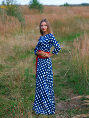 Alenka - near the country house <a href='https://www.romantikov.info/?p=albums&set=alenka_b_summer_1&image=51495675205'>⛶</a>