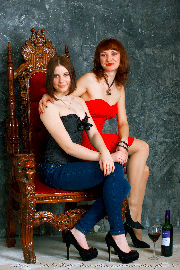 Sisters, studio <a href='https://www.romantikov.info/?p=albums&set=alenka_nata_studio_2&image=53084901867'>☰</a>