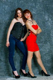 Sisters, studio <a href='https://www.romantikov.info/?p=albums&set=alenka_nata_studio_2&image=53147073900'>⛶</a>