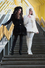 Maryana Chikalina and Sasha Ufimtseva, Moscow, winter'2011 <a href='/?p=albums&gallery=leggings&image=5749609707'>☰</a>