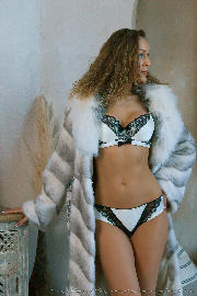 Fur and lingerie <a href='https://www.romantikov.info/?p=albums&set=marusya_klimova_studio_3&image=6177200809960962275'>⛶</a>
