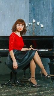 Short dress, shiny pantyhose <a href='https://www.romantikov.info/?p=albums&set=alenka_nata_studio_1&image=6253654499164493027'>⛶</a>