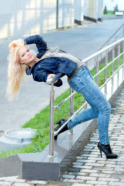 Olya, Moscow, VDNH <a href='https://www.romantikov.info/?p=albums&set=olya_paulina_vdnh_1&image=6388249315'>⛶</a>